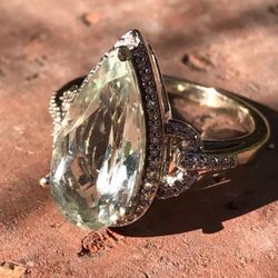 Mint Green Beryl And Diamonds Ring
