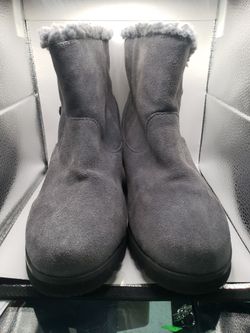 Size 10, gray suede wedge ankle boot with a faux-fur or shearling collar lining by Bearpaw,