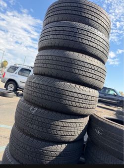 🚨🚨vendo set de llantas 215 55 17 Michelin tires