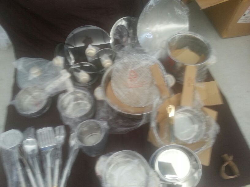 24 pc Command Performance Gold Cookware Set never used