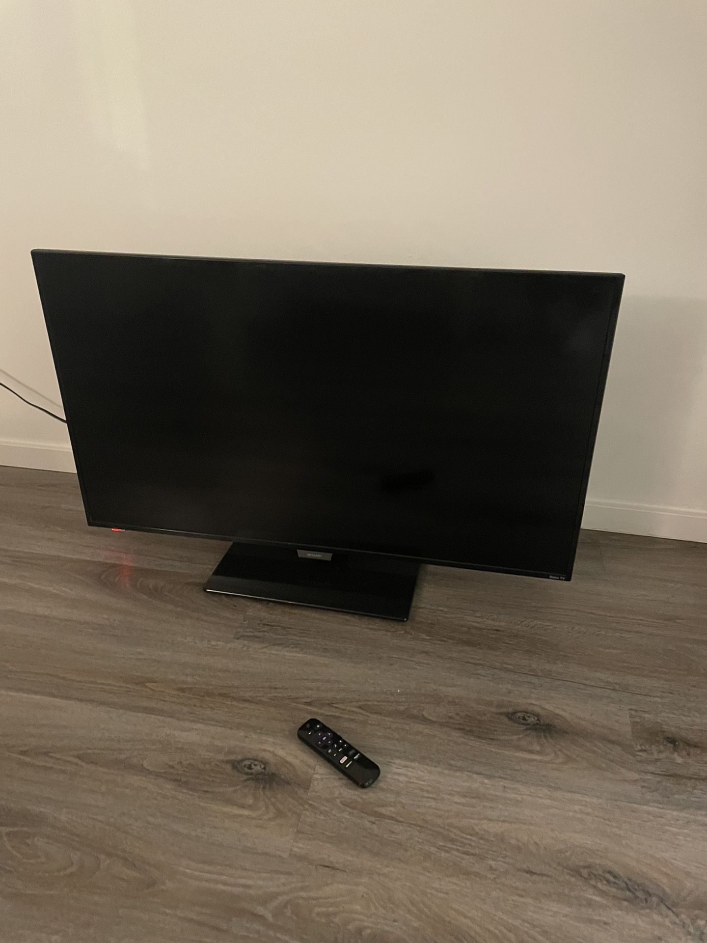 43’’ Sharp Roku TV with remote