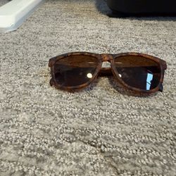 Goodr Tortoiseshell Sunglasses – “Bosley’s Basset Hound Dreams” – Like New