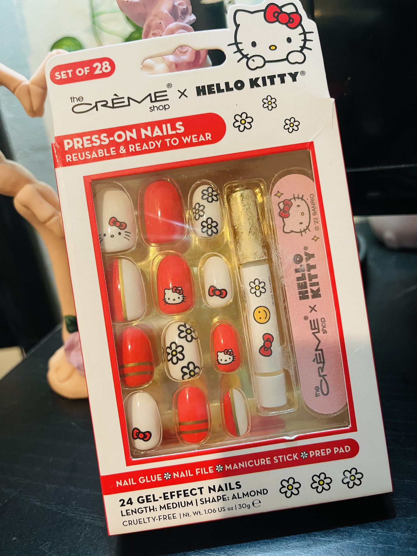 hello kitty reusable press-on nails. 