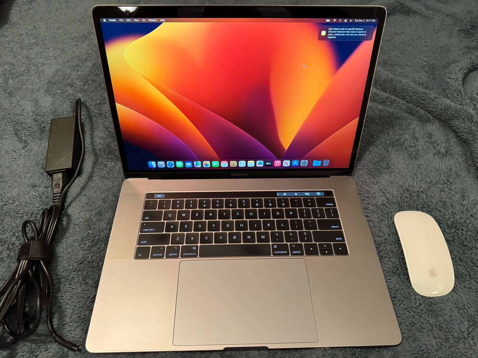MACBOOK PRO 15" i7 2.8 GHz 16GB RAM 256GB SSD w/ TOUCHBAR and MAGIC MOUSE