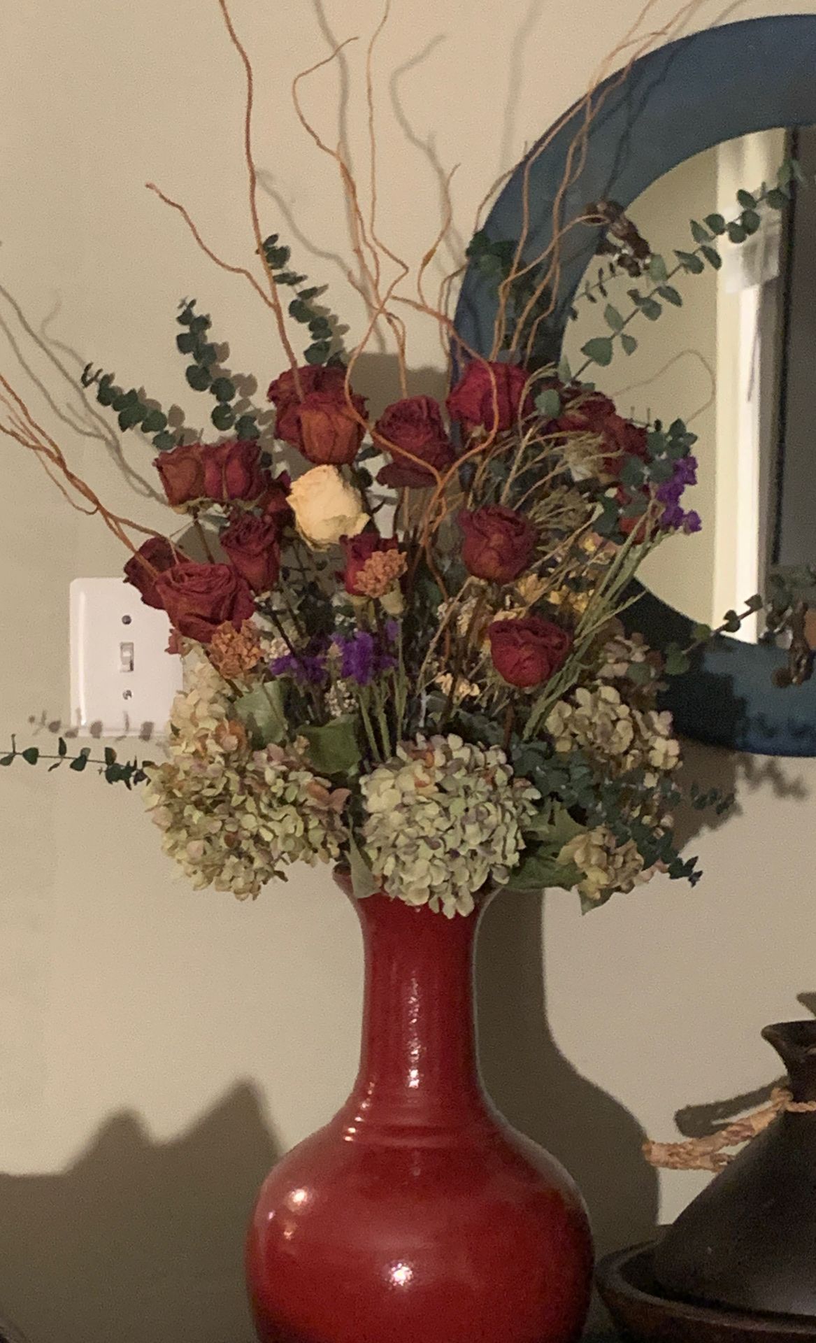 Dry flower arrangement