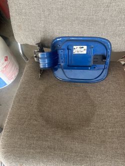 Fuel tank door lid
