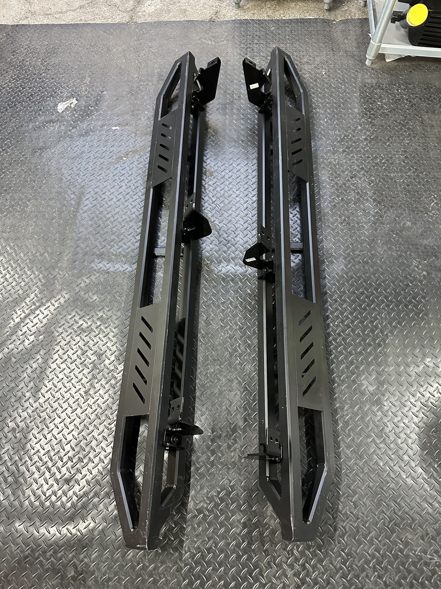 05-23 Toyota Tacoma Extended Cab Black IARMOUR Flat Running Boards 