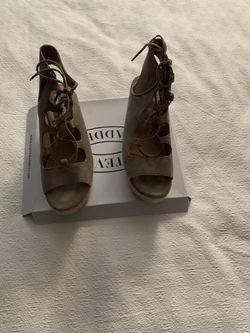 STEVE MADDEN, SURFANT TAUPE Suede, 9M, New With a Box