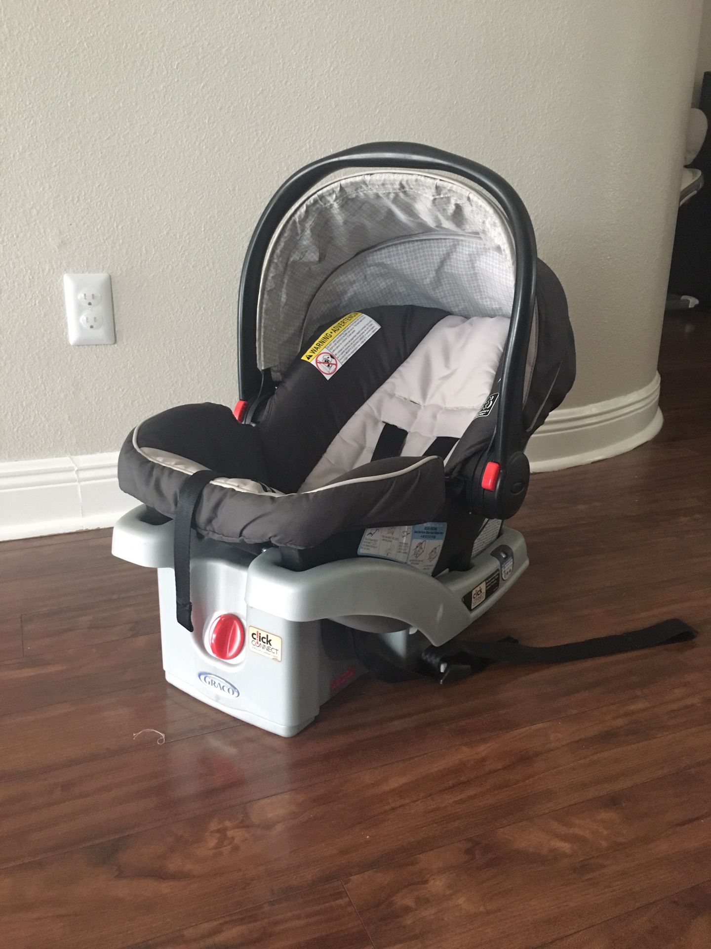 Graco Click Connect Infant Car seat with base