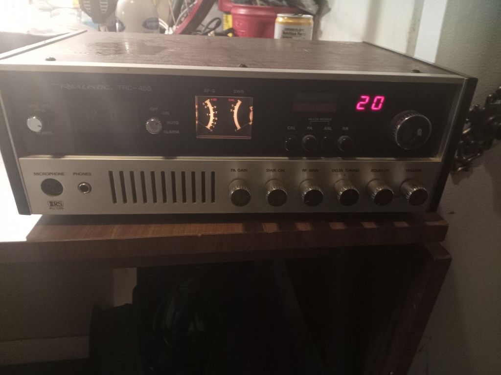 a Vintage Realistic Home-based CB. 1970 d