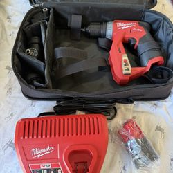 Milwaukee Drill Driver Kit 