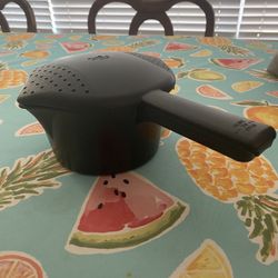 Pampered Chef - Microwave Pot
