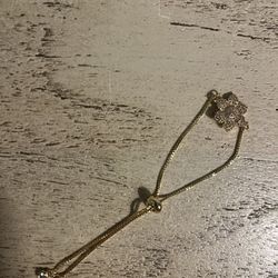 Gold Flower Charm  Bracelet -New