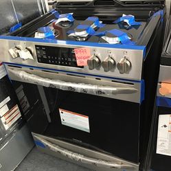 New Scratch And Dent Whirlpool 5 Burner Gas Stainless Steel Slide In Range. 1 Year Warranty 