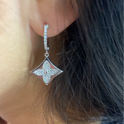 14 K White Gold Diamond Earring 