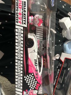 Hello kitty 2009 Nissan GT-R