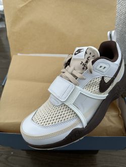 Nike Zoom Field JAXX sz. 8.5 Brand New!