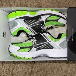 Nike Size 6.5 Men Brand New 