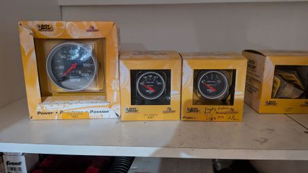 Auto meter gauges