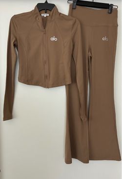 New Luxury Women’s Tan alo 2 piece set Size small