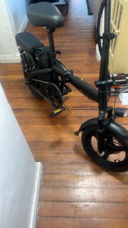 E-bike new charger & keys included