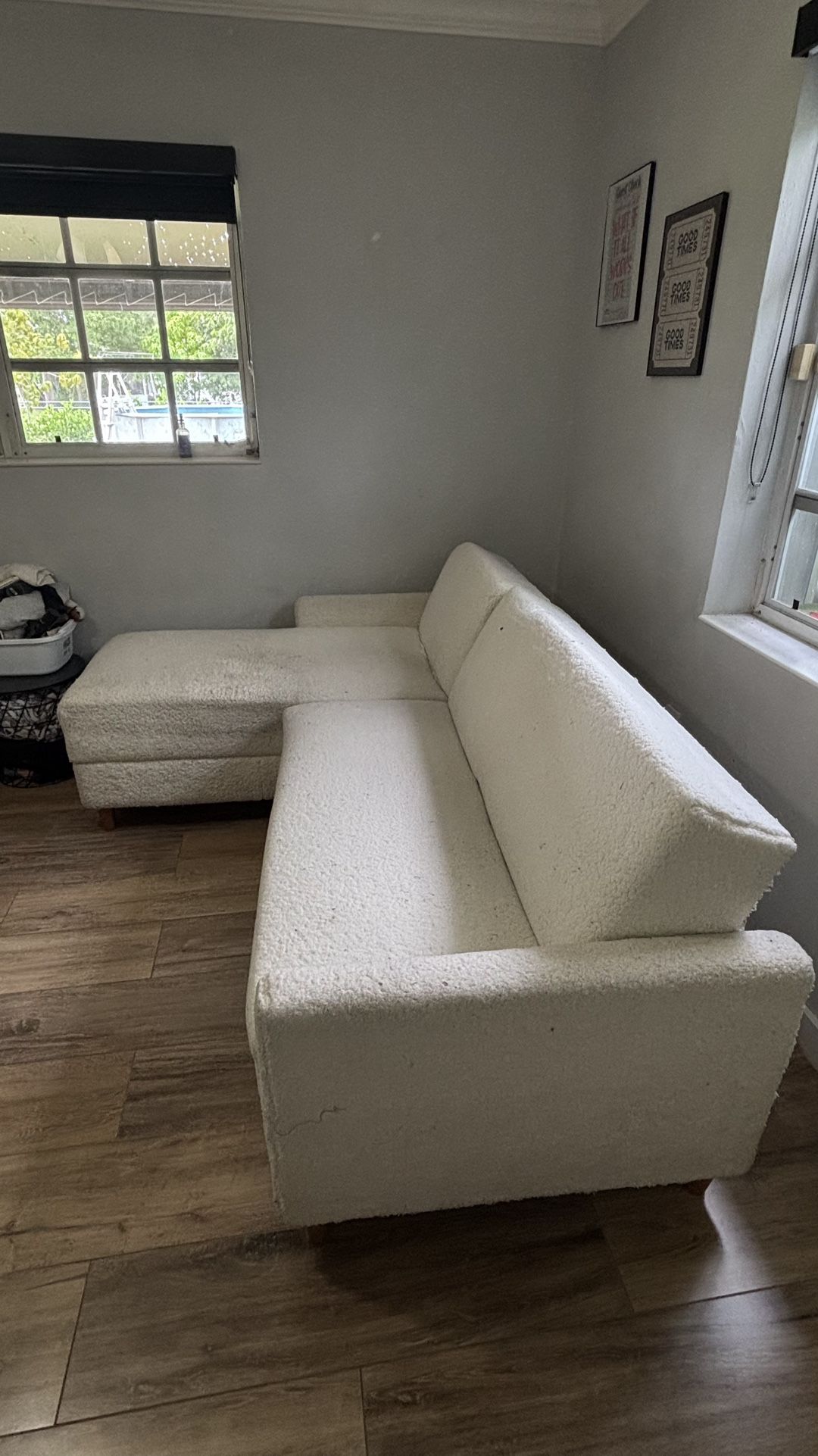 White sherpa couch/bed