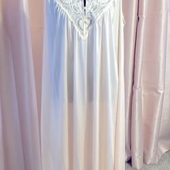Vintage peach shadowline lace nightgown/lingerie 💕