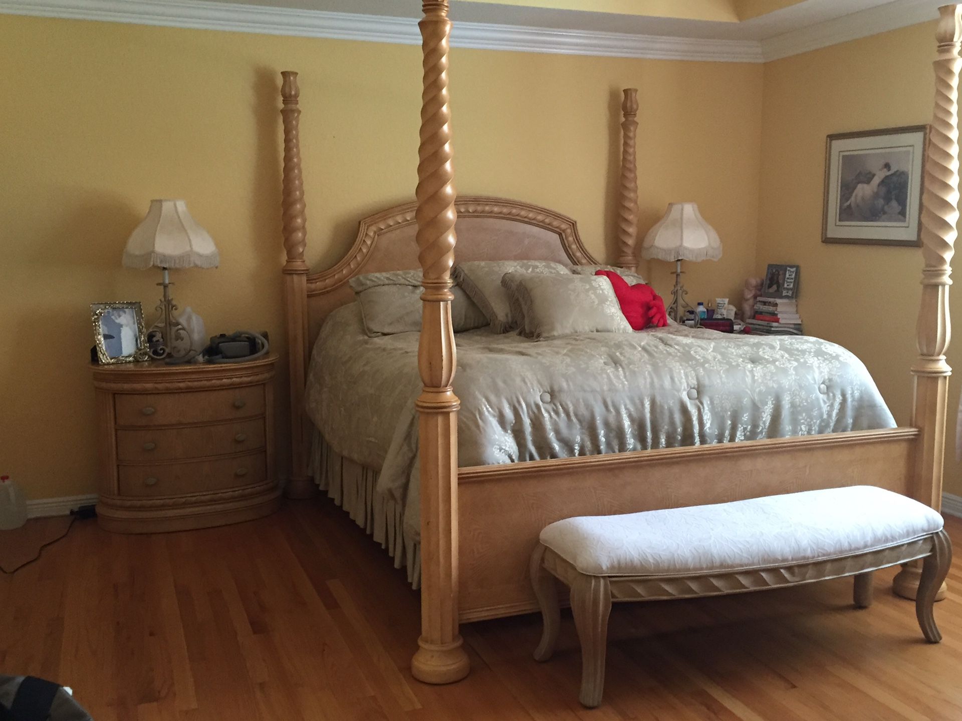 Pulaski Somerset Square King Bedroom Set