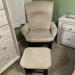 Extra Wide Glider With Ottoman 