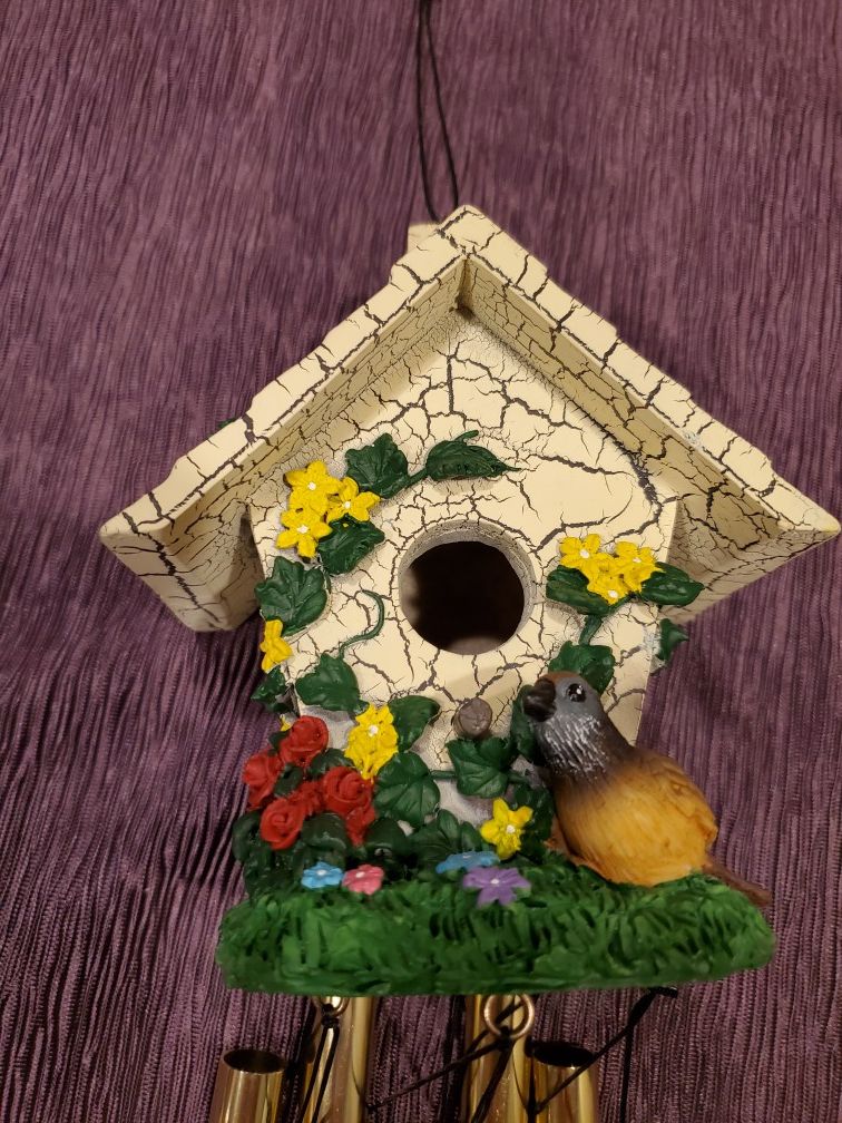 NEW Bird house with Wind Chimes