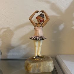 Art/ Statue Clown
