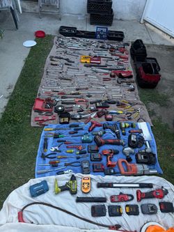TOOLS - MILWAUKEE, HUSKY, DEWALT, DRILLS, WRENCHES, SOCKETS, BITS, SCREWDRIVERS - CHECK DESC