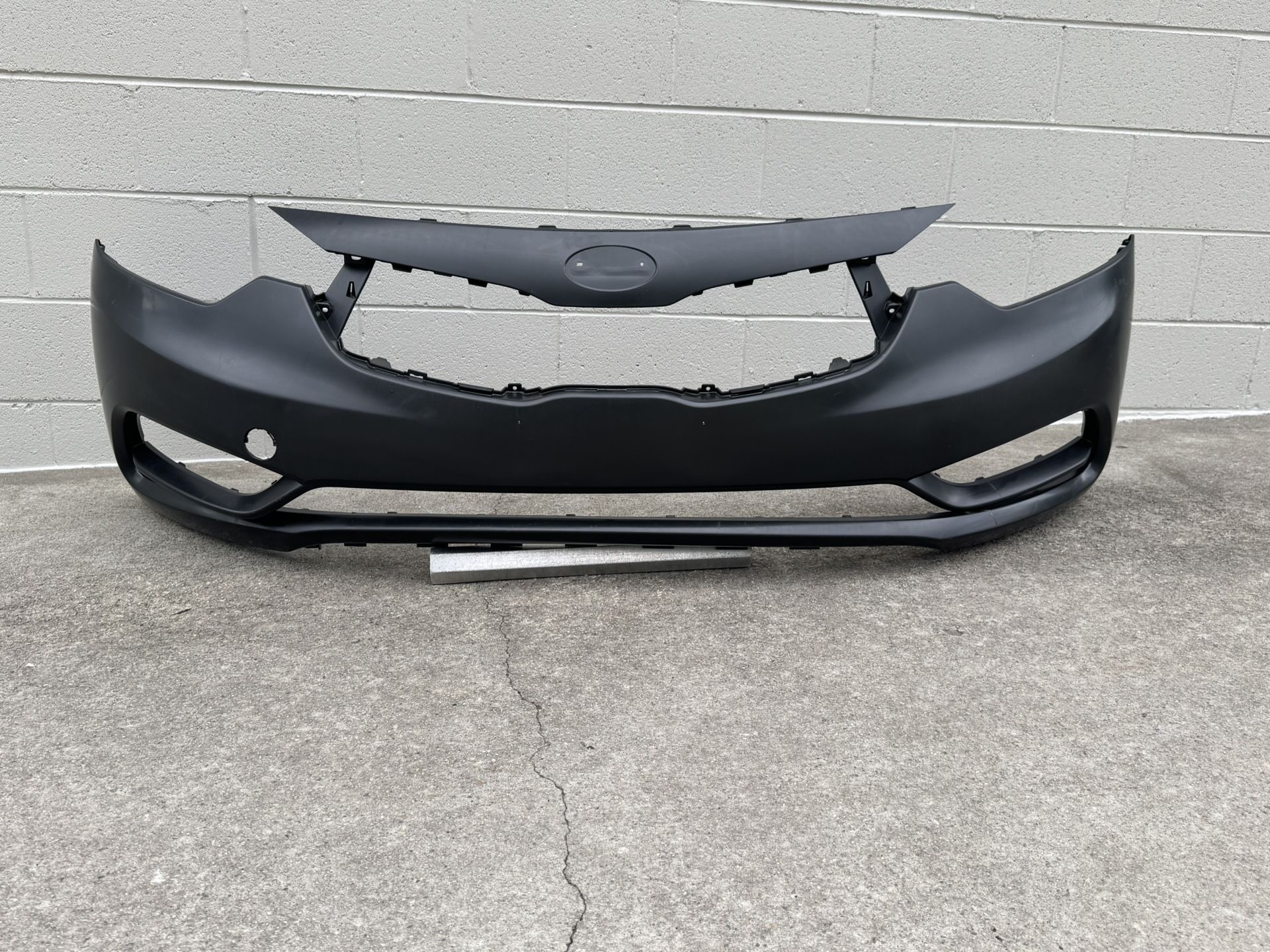 2014-2016 KIA forte Sedan Front Bumper Cover OEM