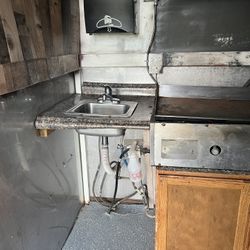 Se Vende traila Chica Incluye Una Plancha  Tiene Corrida La Electricidad Y La Plomeria 