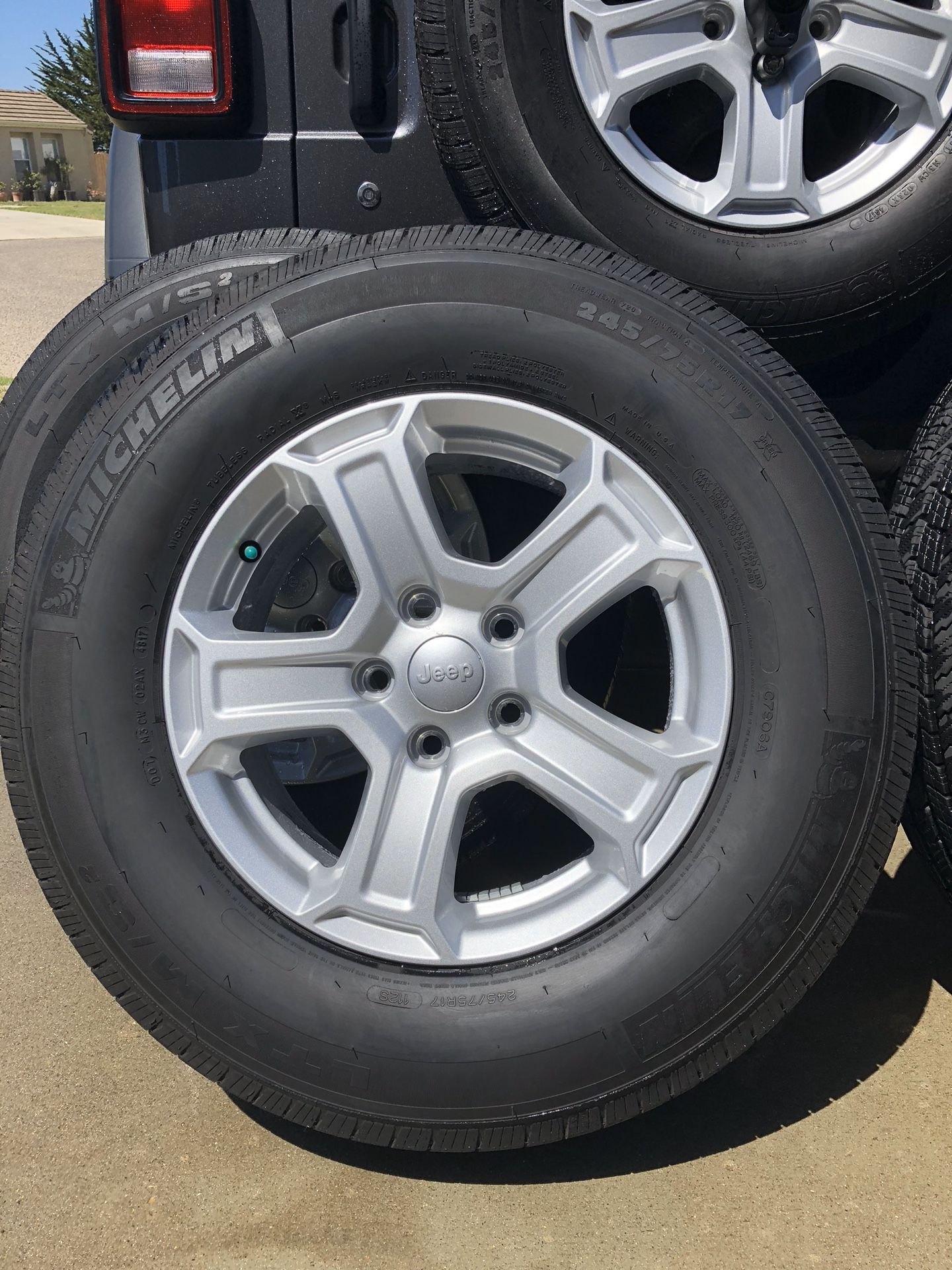 Jeep Wrangler Wheels & Tires 245/75/R17