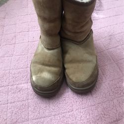 UGGS Australia brown sz 6