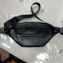 Guess Fannypack Black 