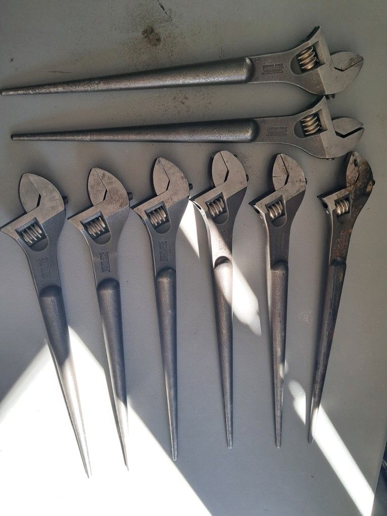 Adjustable Spud Wrench π§