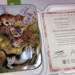 JURGEN SCHOLZ SQUARE CAT IN FLOWERS COLLECTORS PLATE HOW PRETTY IT SMELLS
