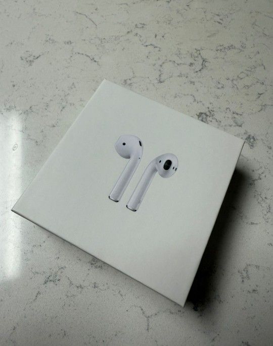 Apple AirPods 2nd Generation with Charging Case - White  100% Tested - Excellent