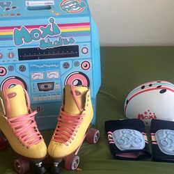 Designer Moxie Skates Size 9
