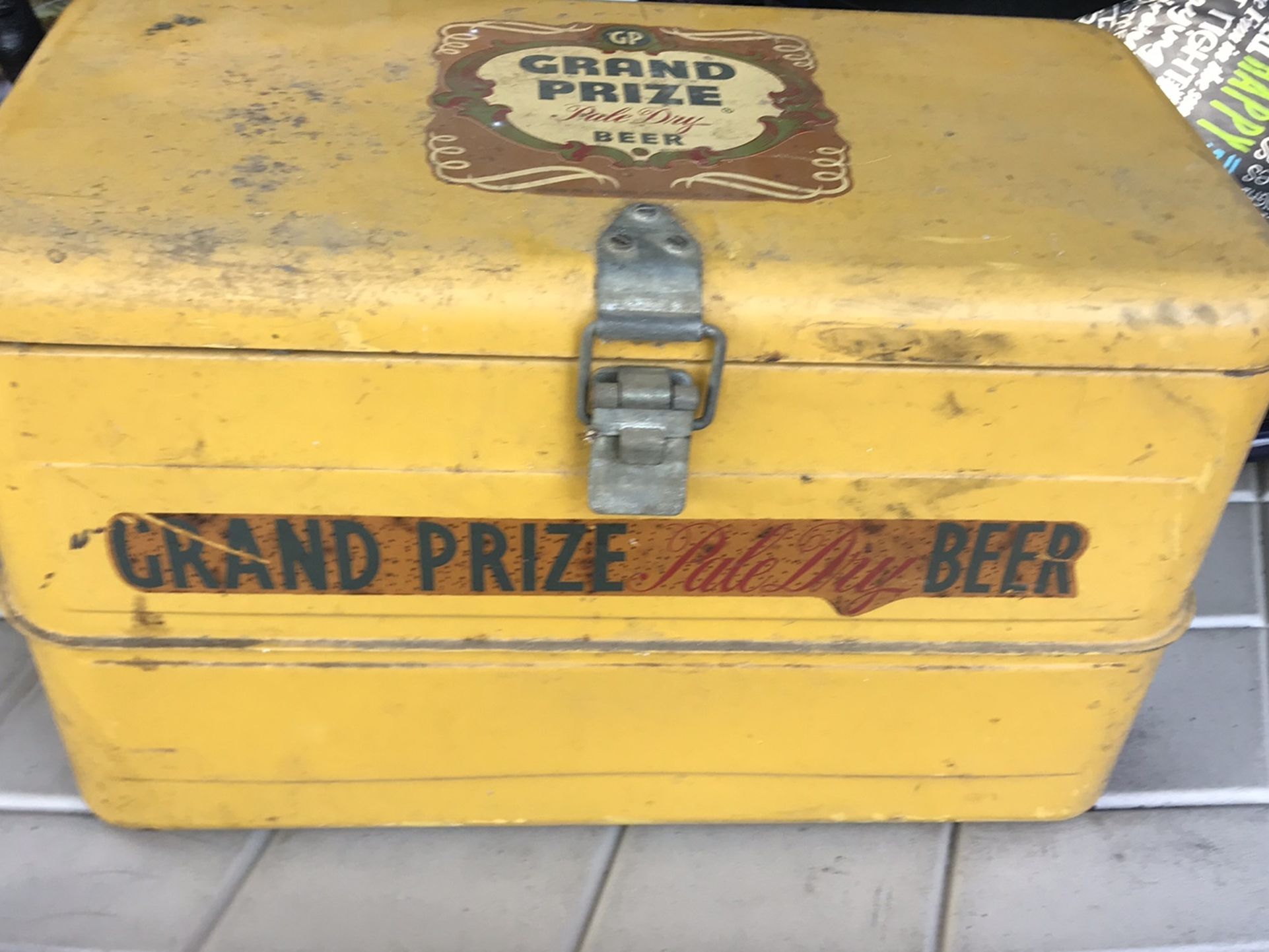 Vintage Grand Prize Pale Dry Beer Ice Chest