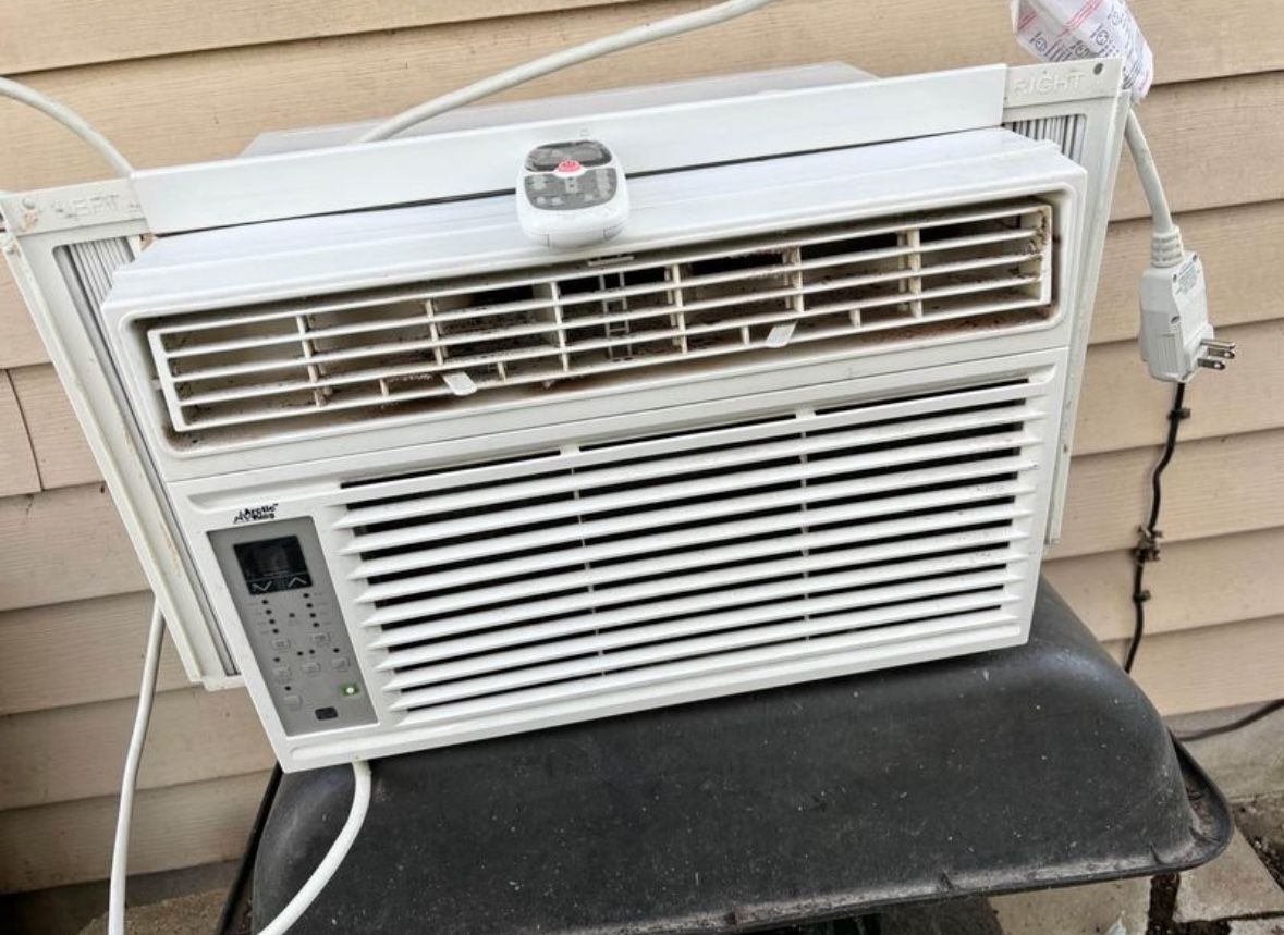 Arctic King Air Conditioner with remote! (5000 BTU)