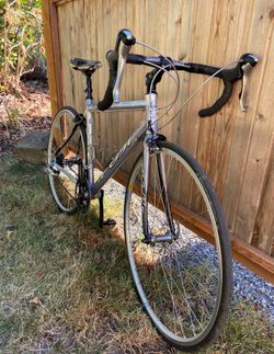 Road Bike (medium) 50 cm frame in great condition with Upgraded Mavic Wheels