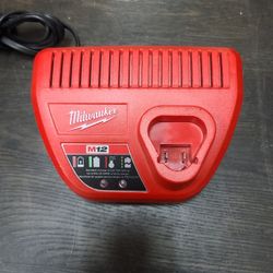 Milwaukee  M12 Charger