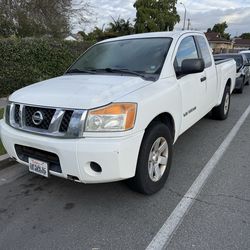 Nissan Titan XE Low Miles Clean Title