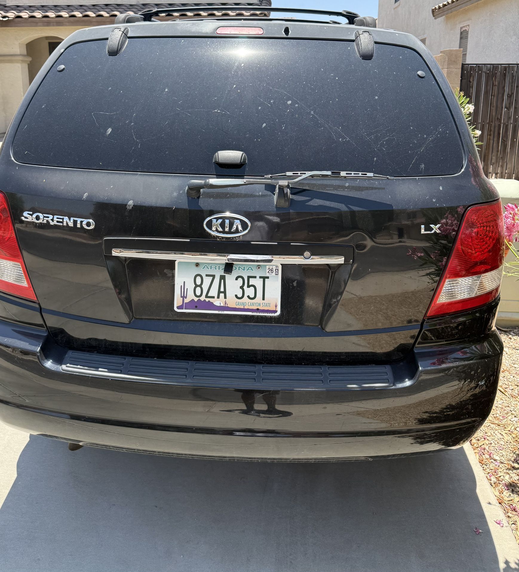 2006 Kia Sorrento. Runs and drive perfect. 201k Miles Only