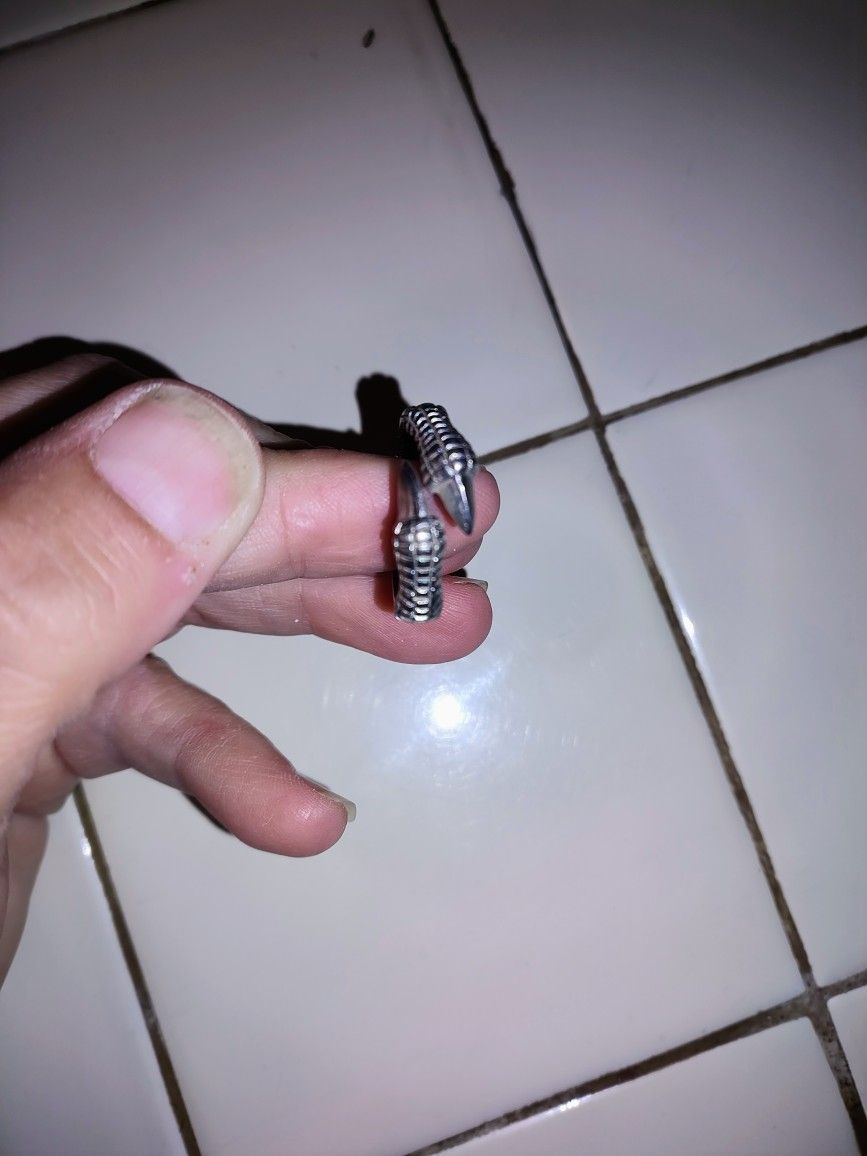 Sterling Silver Claw Ring 💍