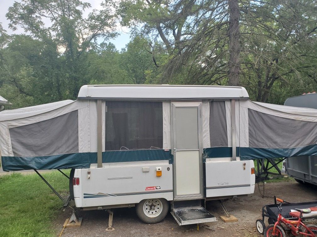 2001 Colman pop up camper