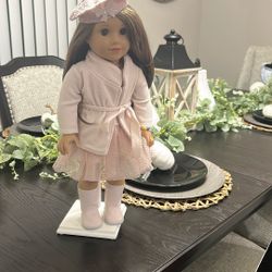 $75 American Doll With Beautiful Winter Outfit And Boots 